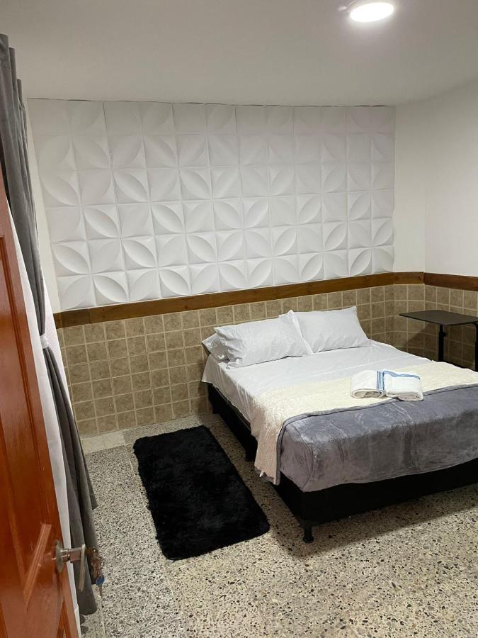 דירות מדיין Casa Al Frente Del Pueblito Paisa מראה חיצוני תמונה