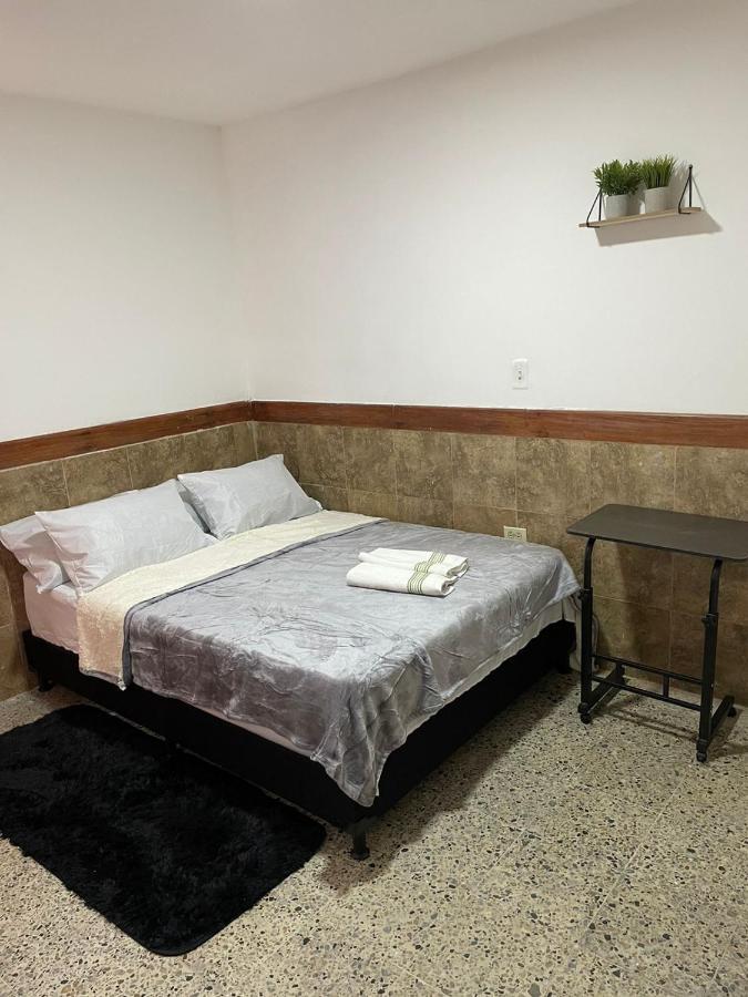 דירות מדיין Casa Al Frente Del Pueblito Paisa מראה חיצוני תמונה