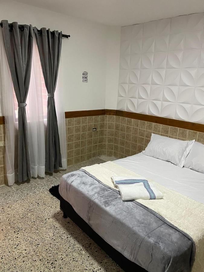 דירות מדיין Casa Al Frente Del Pueblito Paisa מראה חיצוני תמונה