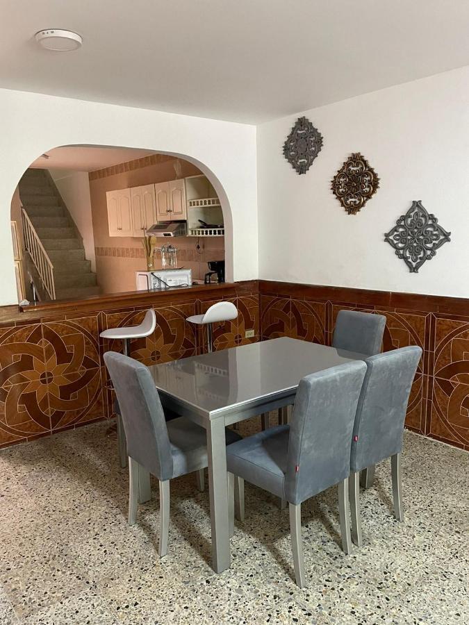 דירות מדיין Casa Al Frente Del Pueblito Paisa מראה חיצוני תמונה