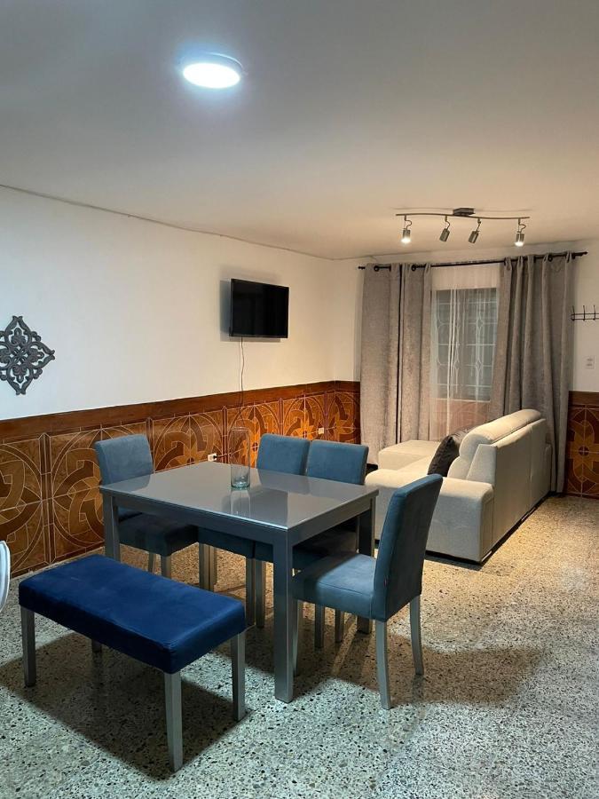 דירות מדיין Casa Al Frente Del Pueblito Paisa מראה חיצוני תמונה