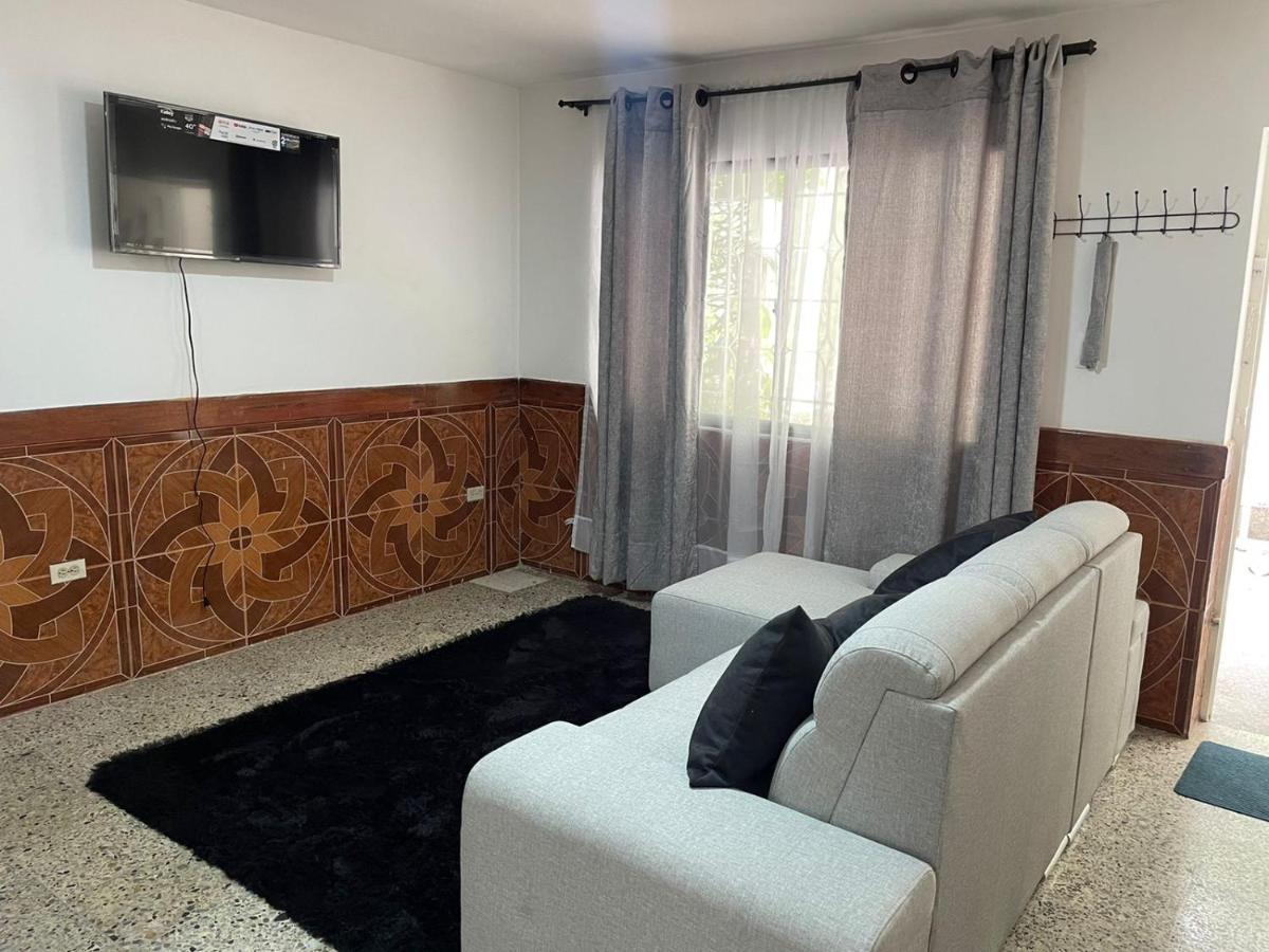 דירות מדיין Casa Al Frente Del Pueblito Paisa מראה חיצוני תמונה